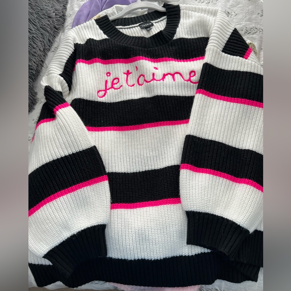 PULLOVER DROP SHOULDER CREW NECK SWEATER